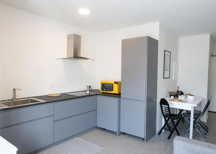 アパート Civetta Blu, Blue Owl トレント